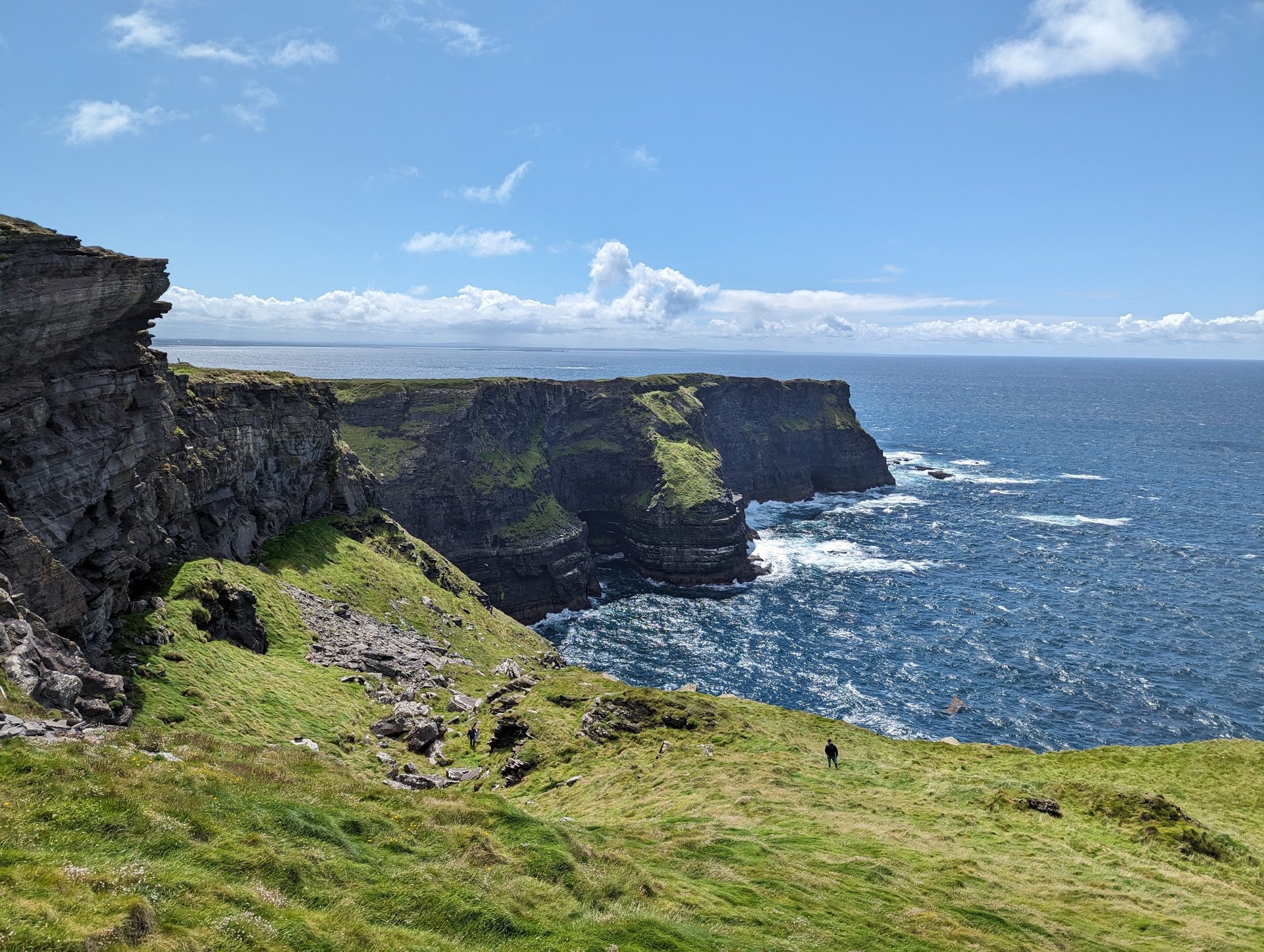 The dramatic cliffs stretching into the distance
